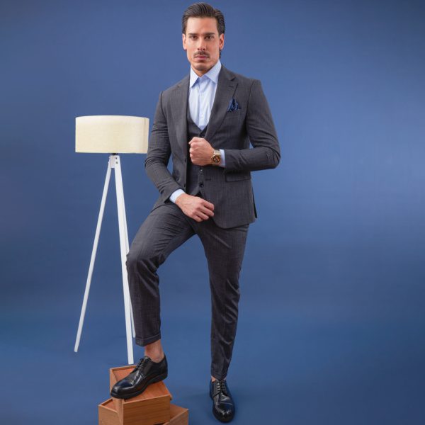 Plaid Slim Fit Vested Men's Suit - Stylish and Modern Formal Attire.