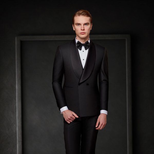 Italian Style Men's Groom Suit in Black - Classic and Sophisticated Wedding Attire.