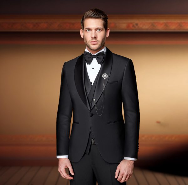A men's suit trend solid tuxedo, perfect for any formal occasion.