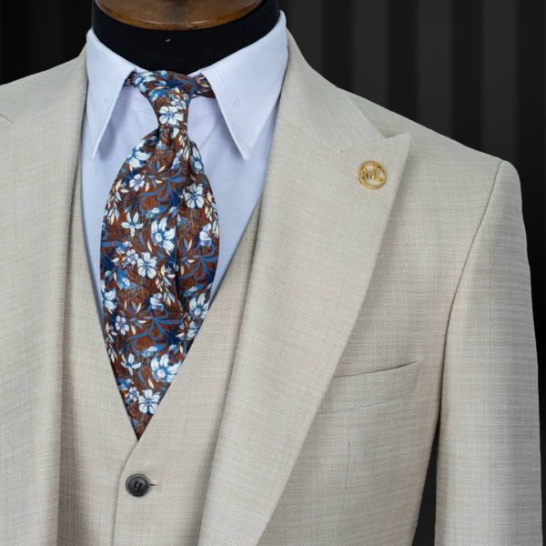 Retro Beige 3-Piece Suit - Vintage and Stylish Men's Formal Attire.