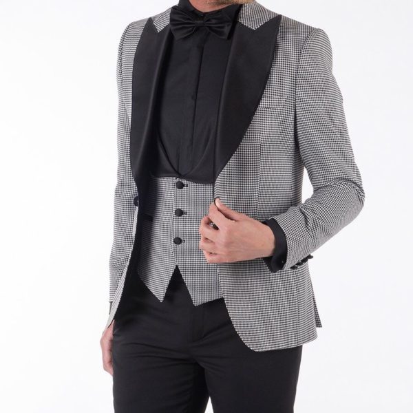 Men's 3-piece casual suit with a one-button closure and a slim fit. Perfect for weddings, groomsmen, and other formal events.