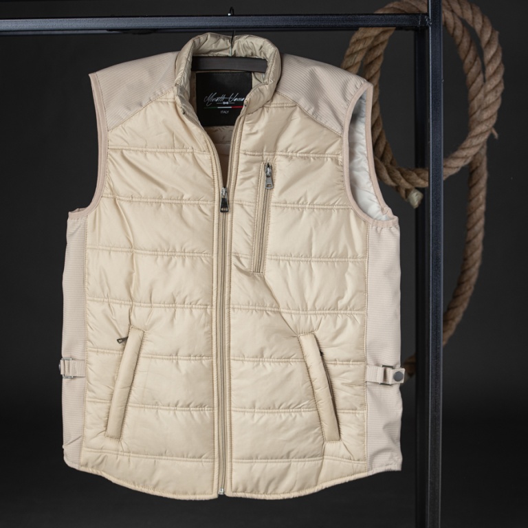 Minotti Uomo Men's Elegant 100% Polyester Vest available in sizes 48, 50, 52, 54, 56, and 58.