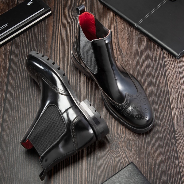 Chic black Italian leather boots with elastic panels and brogue detailing by Minotti Uomo